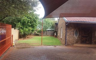 4 Bedroom House in Aerorand
