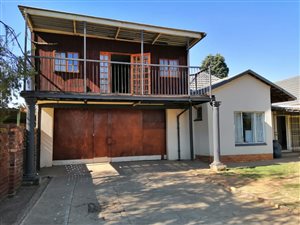 8 Bed House in Petersfield
