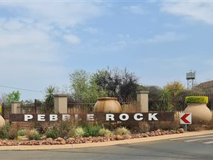 1100 m² Land available in Pebble Rock