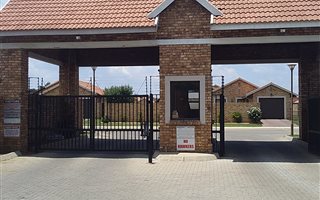 3 Bedroom Cluster in Sunair Park