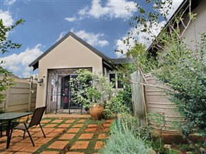 1 Bed Garden Cottage in Emmarentia