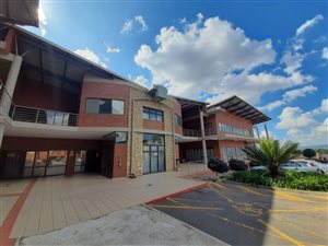 1000 m² Commercial space in Silver Lakes