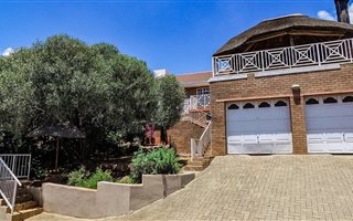 4 Bedroom Townhouse in Pentagon Park
