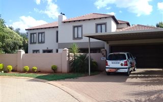 4 Bedroom House in Montana Park