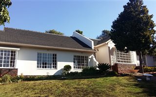 4 Bedroom House in Helderkruin