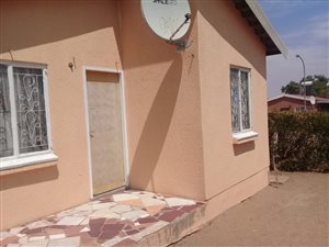 2 Bed House in Roodepan