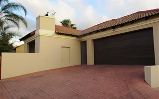 3 Bedroom Apartment in Thatchfield