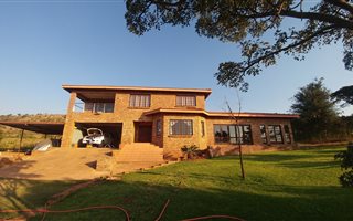 4 Bedroom House in Strydfontein and surrounds
