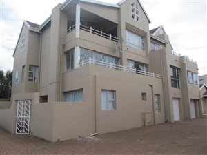 3 Bed Apartment in Scottburgh Central