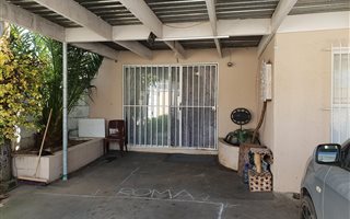2 Bedroom Garden Cottage in Strand Central