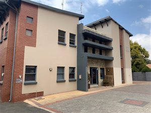 160 m² Commercial space in Rynfield