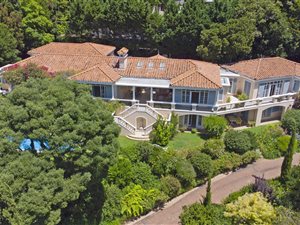4 Bed House in Bishopscourt