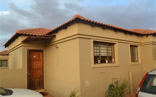 3 Bedroom Simplex in Greenhills