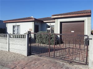 3 Bed House in Malibu Village