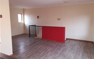 2 Bedroom Duplex in Noordheuwel