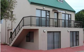 5 Bedroom House in Diaz Beach