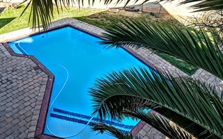 4 Bedroom House in Oakdene