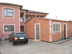 10 Bed House in Thulani
