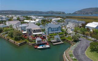4 Bedroom House in Thesen Islands