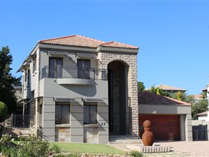 5 Bed House in Blue Valley Golf Estate