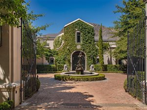 2 ha Smallholding in Franschhoek