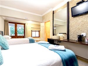 15 Bed House in Pomona AH