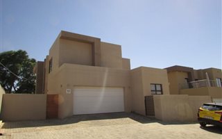 4 Bedroom Cluster in North Riding AH