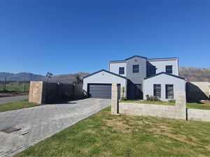 3 Bed House in Fairview Golf Estate