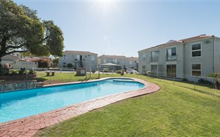 2 Bedroom Apartment in Vredekloof East