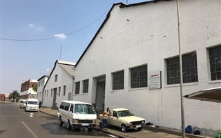 1186 m² Retail Space in Village Main