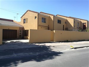 8 Bed House in Rondebosch East