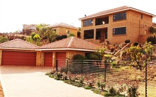 4 Bedroom House in Bronkhorstbaai