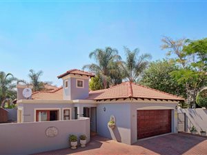 4 Bed Townhouse in Bromhof