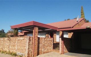 3 Bedroom Townhouse in Eldoraigne