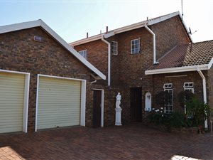 5 Bed Townhouse in Hatfield
