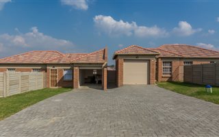 3 Bedroom House in Heuweloord