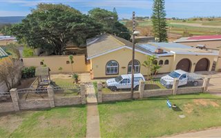 3 Bedroom House in Bothasrus