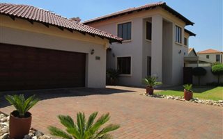 4 Bedroom House in Amberfield Manor