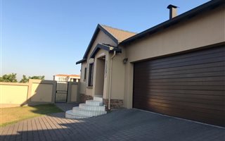 3 Bedroom House in Amberfield Valley