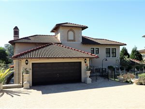 4 Bed House in Plantations