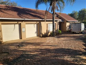 3 Bed House in The Reeds