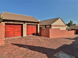 2 Bed House in Rietvlei Heights Country Estate