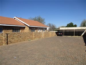 3 Bed House in Roosheuwel