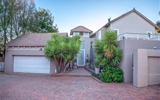 4 Bedroom Duet in Woodlands Estate