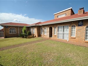 4 Bed House in Lennoxton