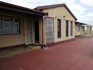 4 Bed House in Longcroft