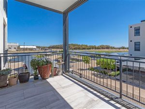 3 Bed Apartment in Paardevlei