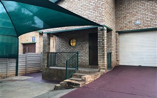 3 Bedroom Simplex in Protea Park