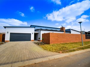 4 Bed Duet in Six Fountains Estate