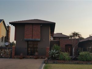 5 Bed House in Glen Lauriston